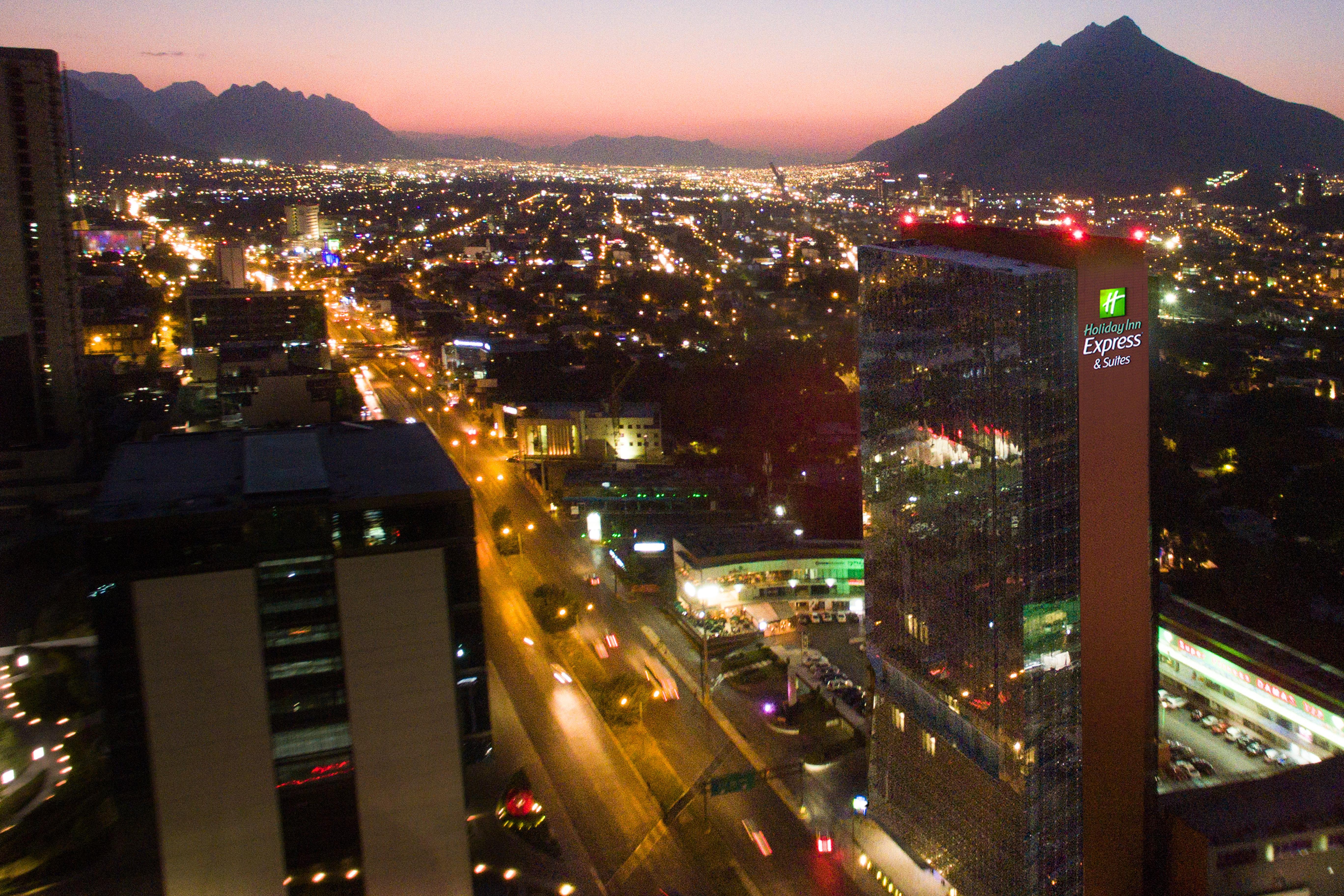 Holiday Inn Express & Suites Monterrey Valle By Ihg San Pedro Garza Garcia Ngoại thất bức ảnh