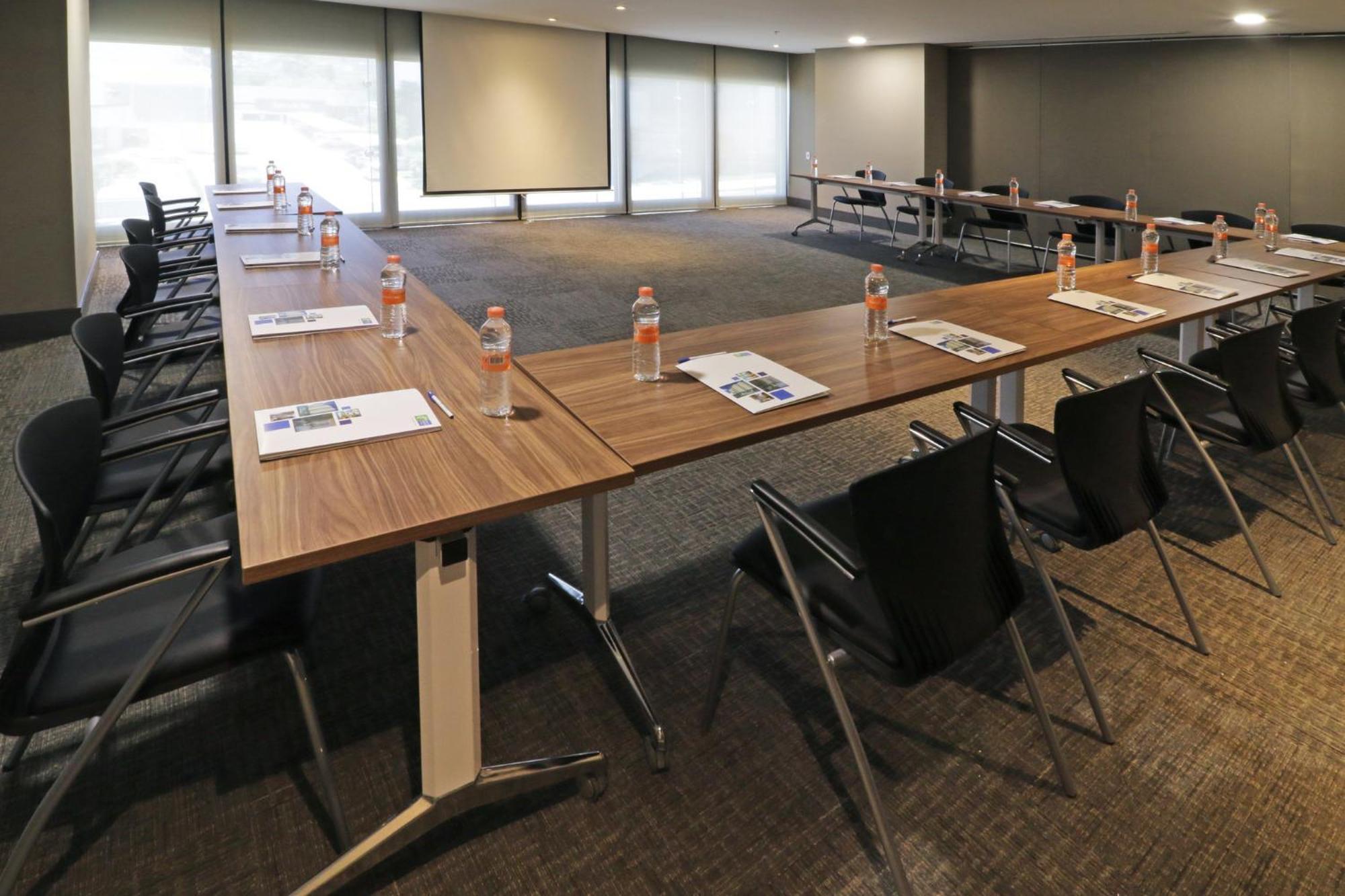 Holiday Inn Express & Suites Monterrey Valle By Ihg San Pedro Garza Garcia Ngoại thất bức ảnh