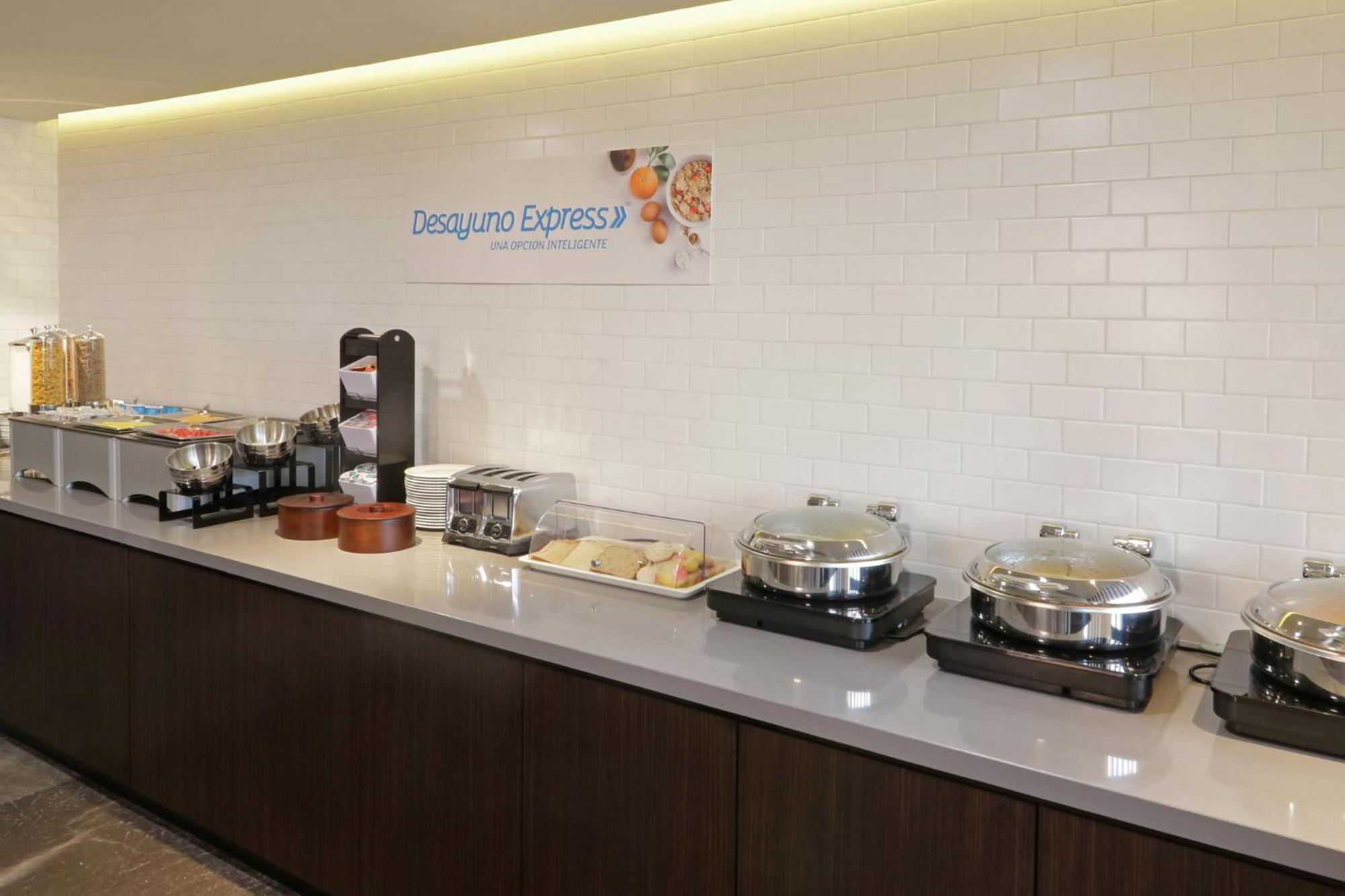 Holiday Inn Express & Suites Monterrey Valle By Ihg San Pedro Garza Garcia Ngoại thất bức ảnh